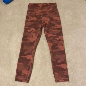 Lululemon Wunder Train 23” sz6- Briar Rose Camo